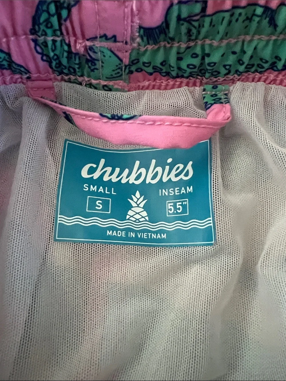 chubbies the Glades Pink Swim Trunks with Green Alligator Motif - size Small